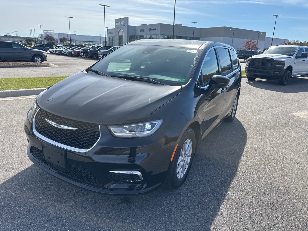 New 2026 Chrysler Pacifica Select image 9