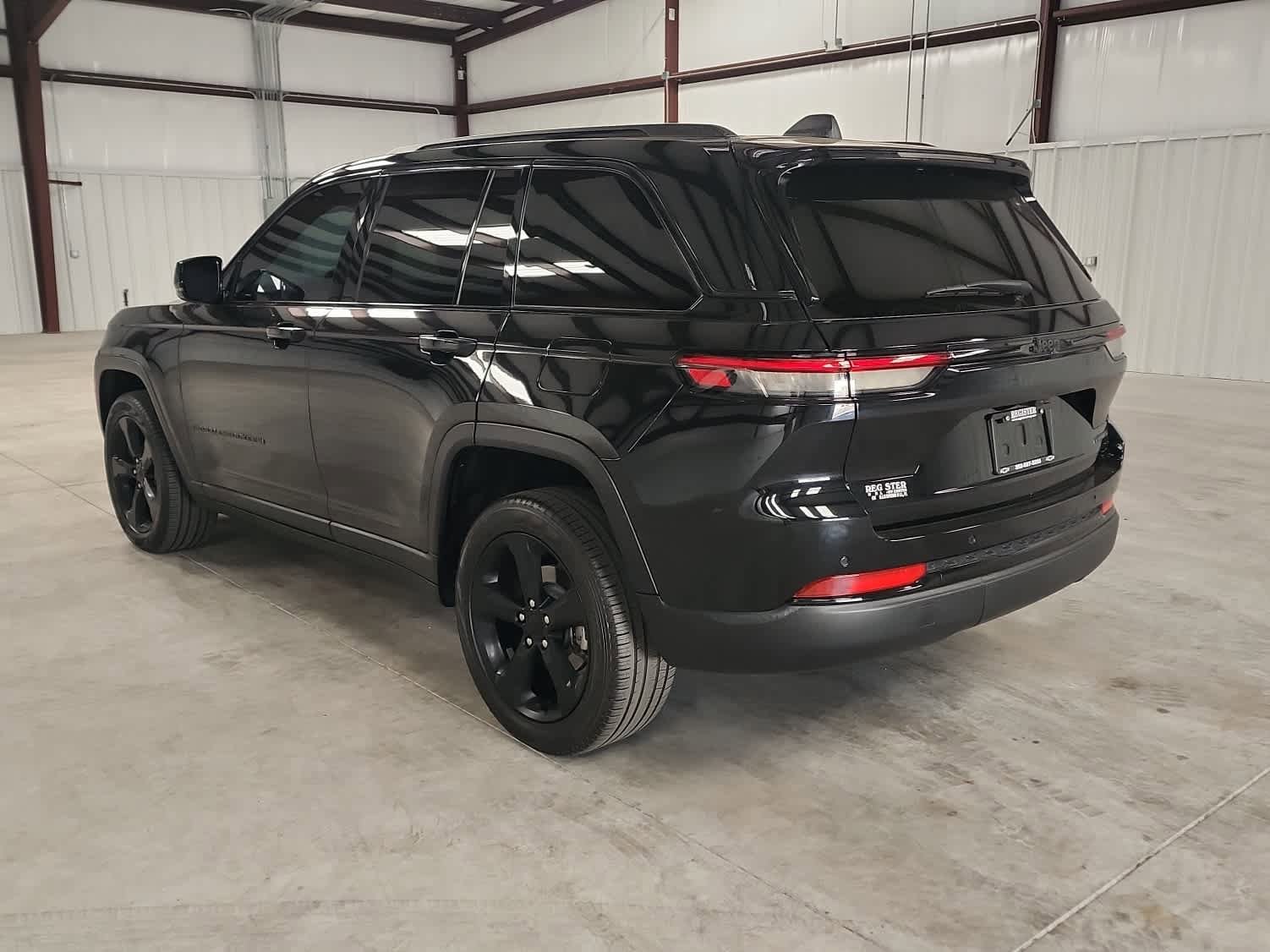 Used 2024 Jeep Grand Cherokee Limited w/ Black Appearance Package image 3