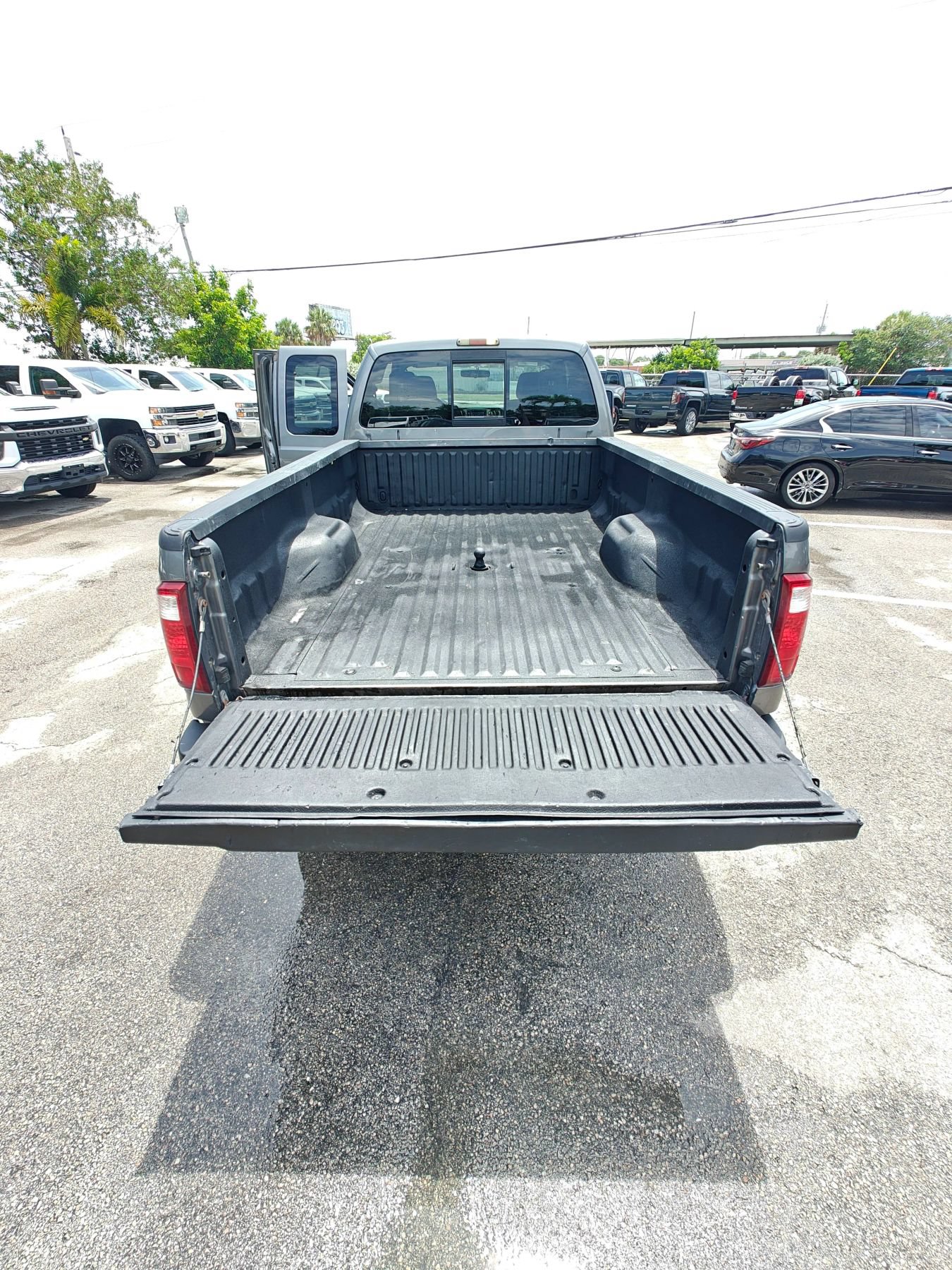 Used 2011 Ford F350 XLT w/ Camper Pkg AWD/4WD image 19