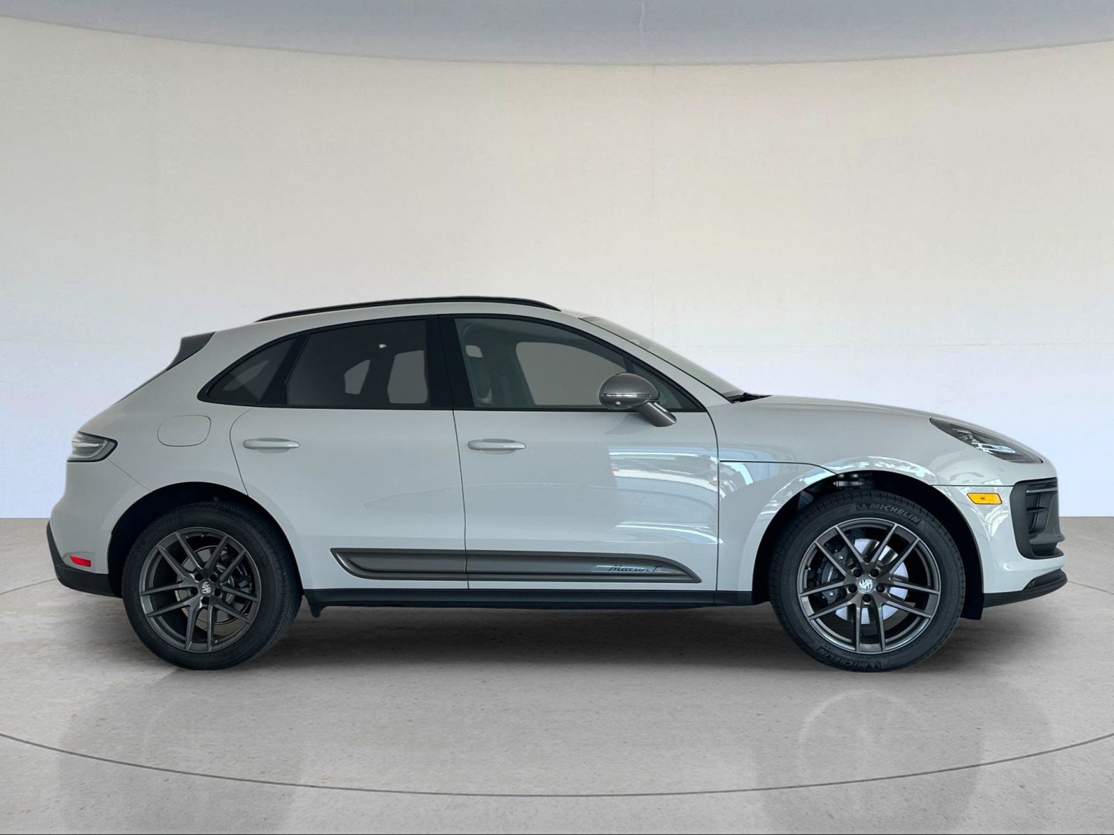 Used 2026 Porsche Macan Turbo AWD/4WD image 9