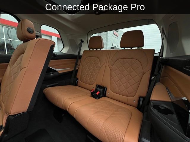Used 2023 BMW X7 xDrive40i w/ Premium Package image 3
