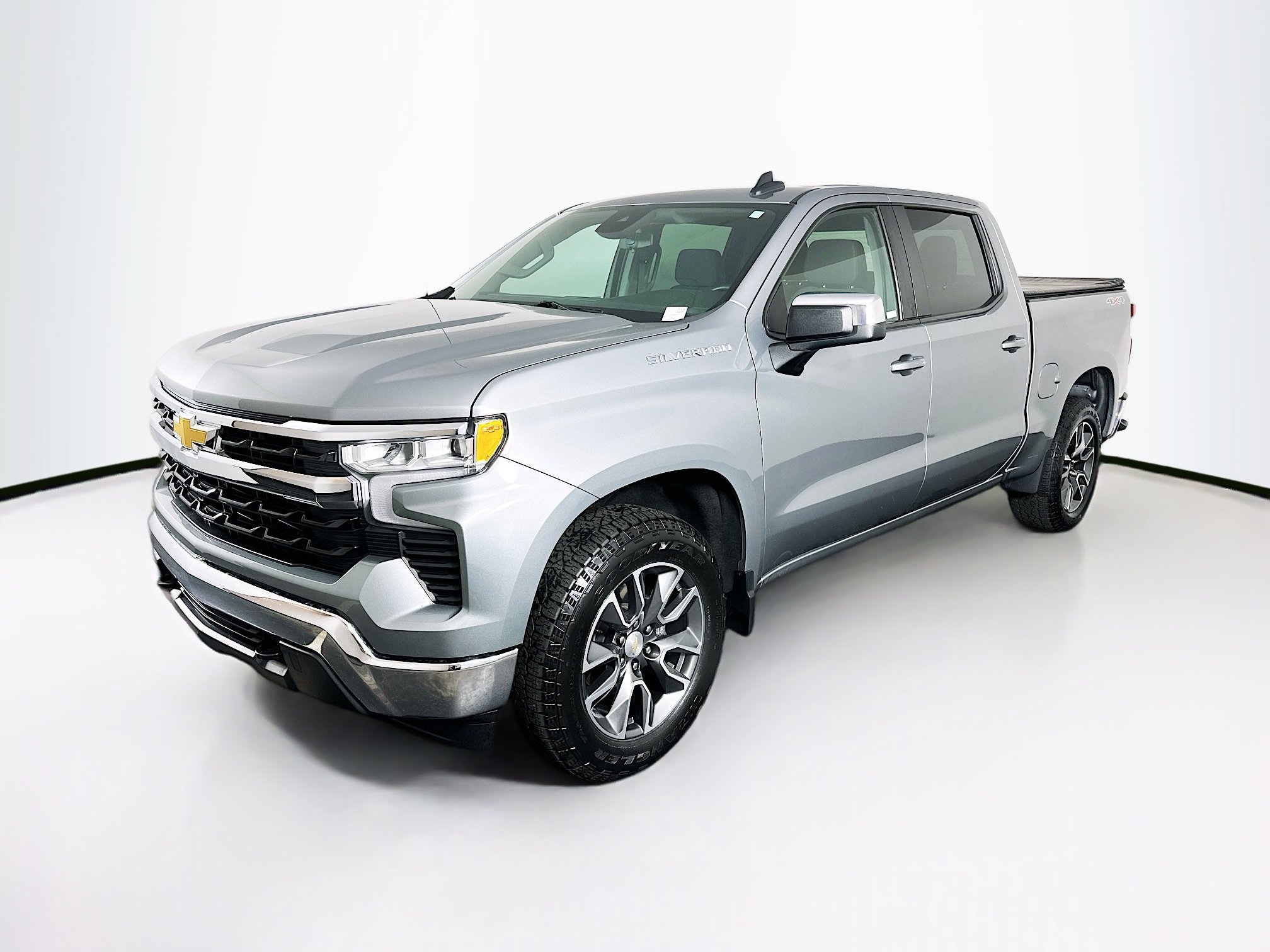 Used 2023 Chevrolet Silverado 1500 LT AWD/4WD image 3