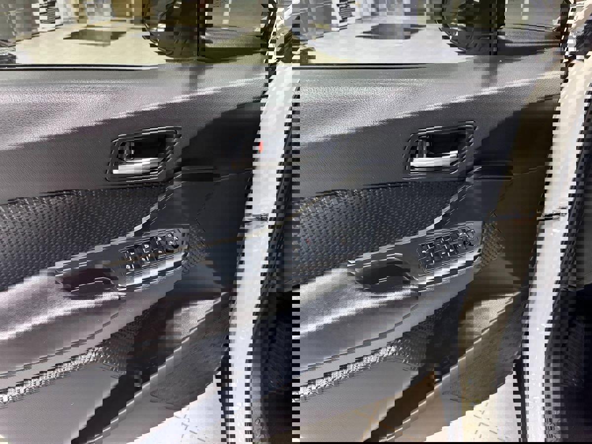 Used 2018 Toyota C-HR XLE image 10