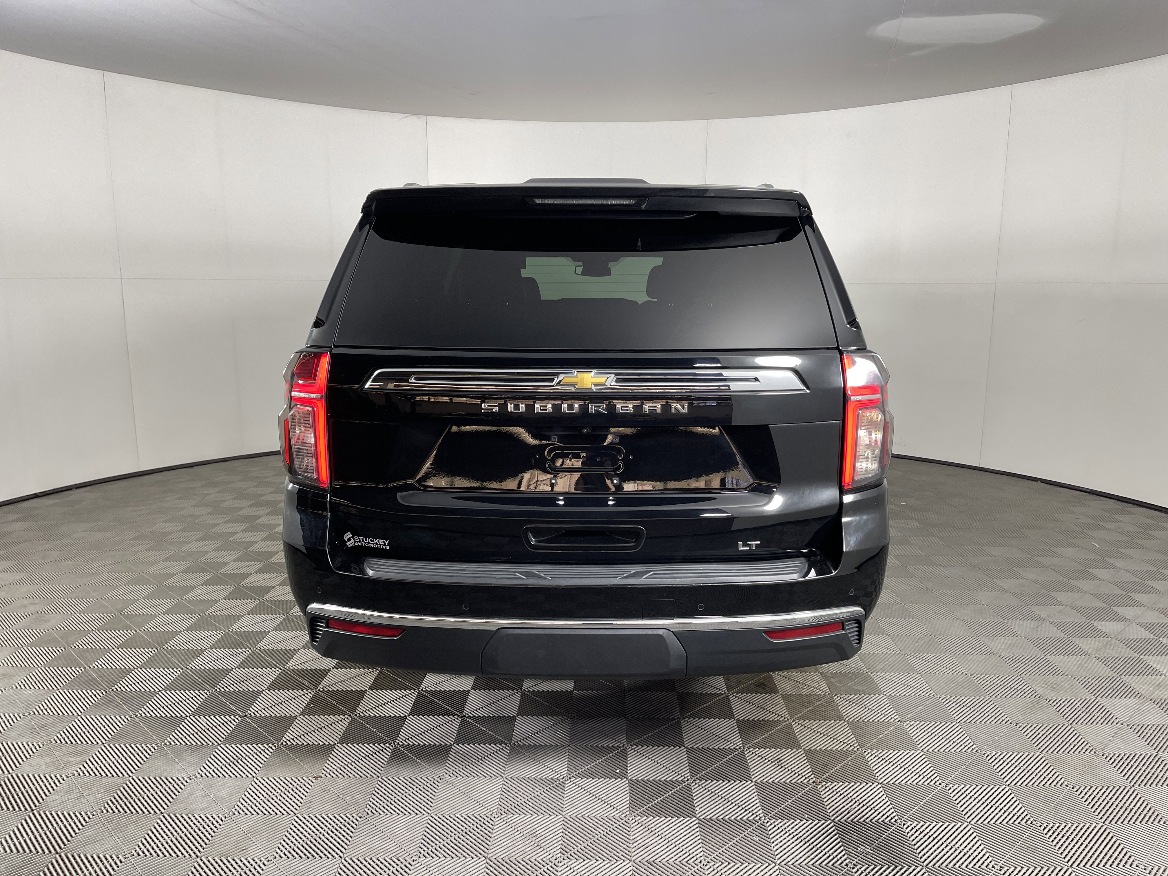 Used 2023 Chevrolet Suburban LT image 4