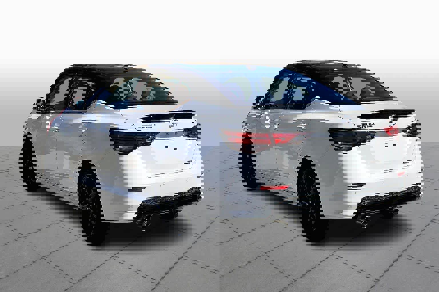 Used 2022 Nissan Sentra SR w/ Midnight Edition image 11