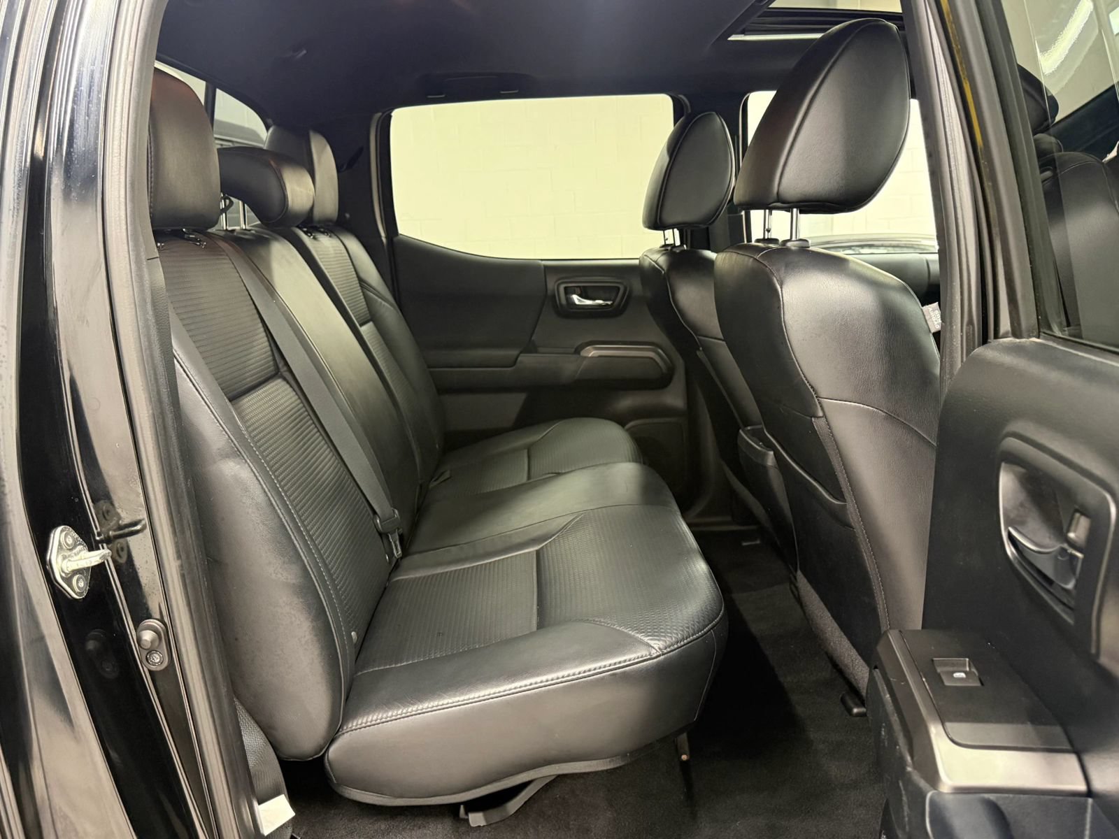 Used 2018 Toyota Tacoma TRD Sport AWD/4WD image 22