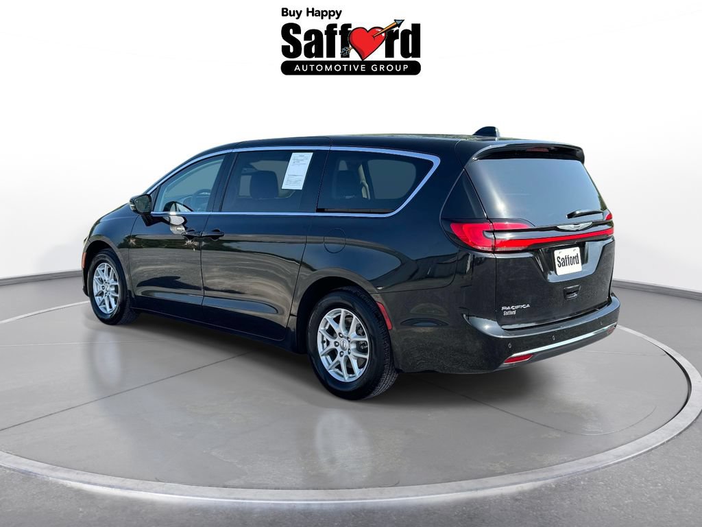 Used 2024 Chrysler Pacifica Touring-L FWD image 5