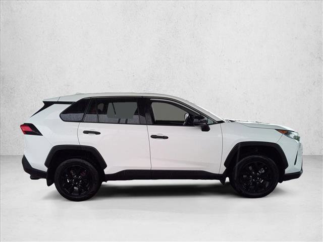 Used 2022 Toyota RAV4 LE FWD image 4