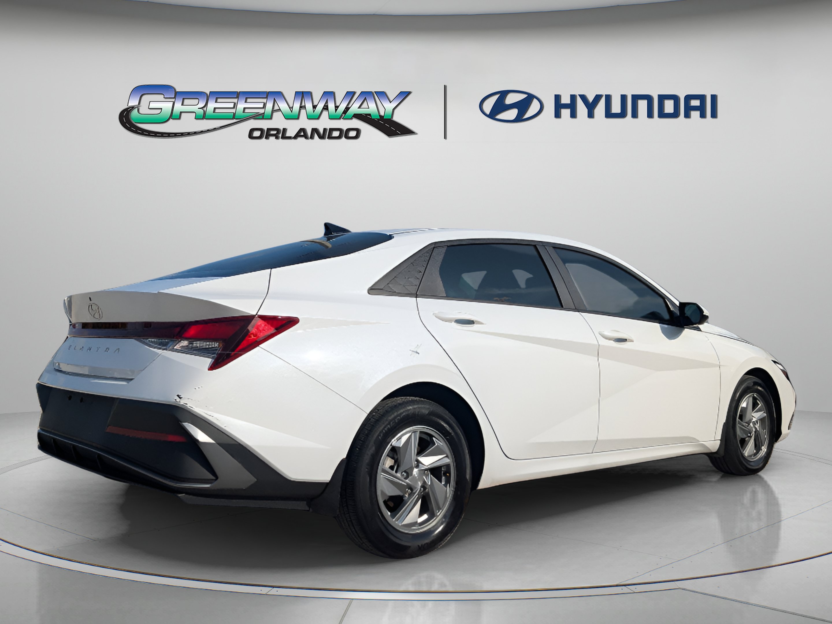 Used 2024 Hyundai Elantra SE FWD image 16