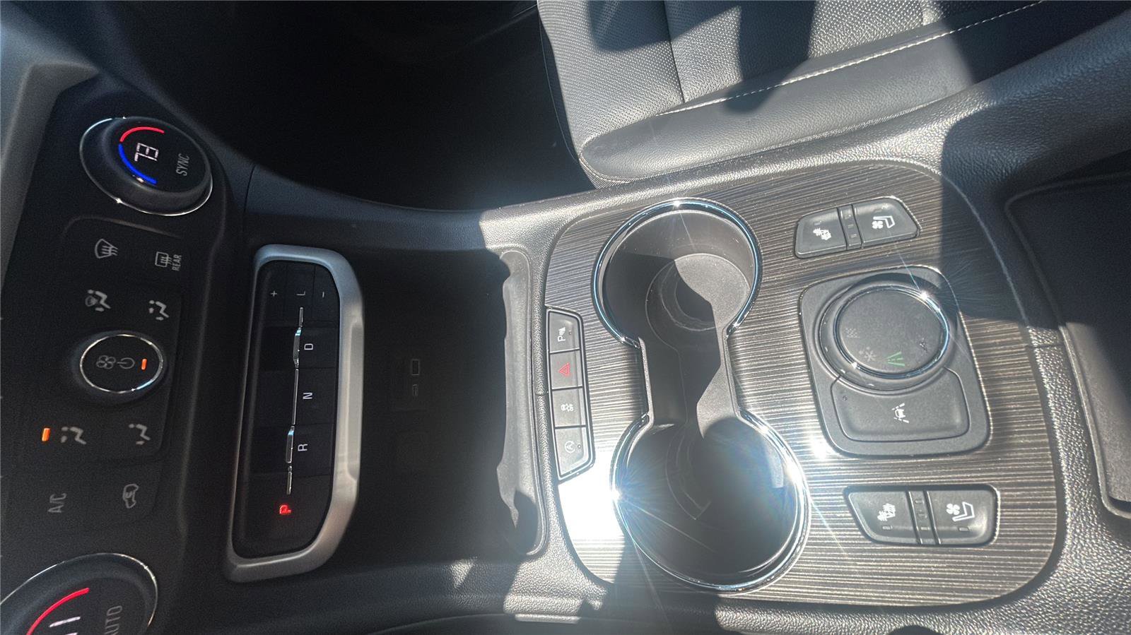 Used 2023 GMC Acadia SLT w/ Preferred Package FWD image 15