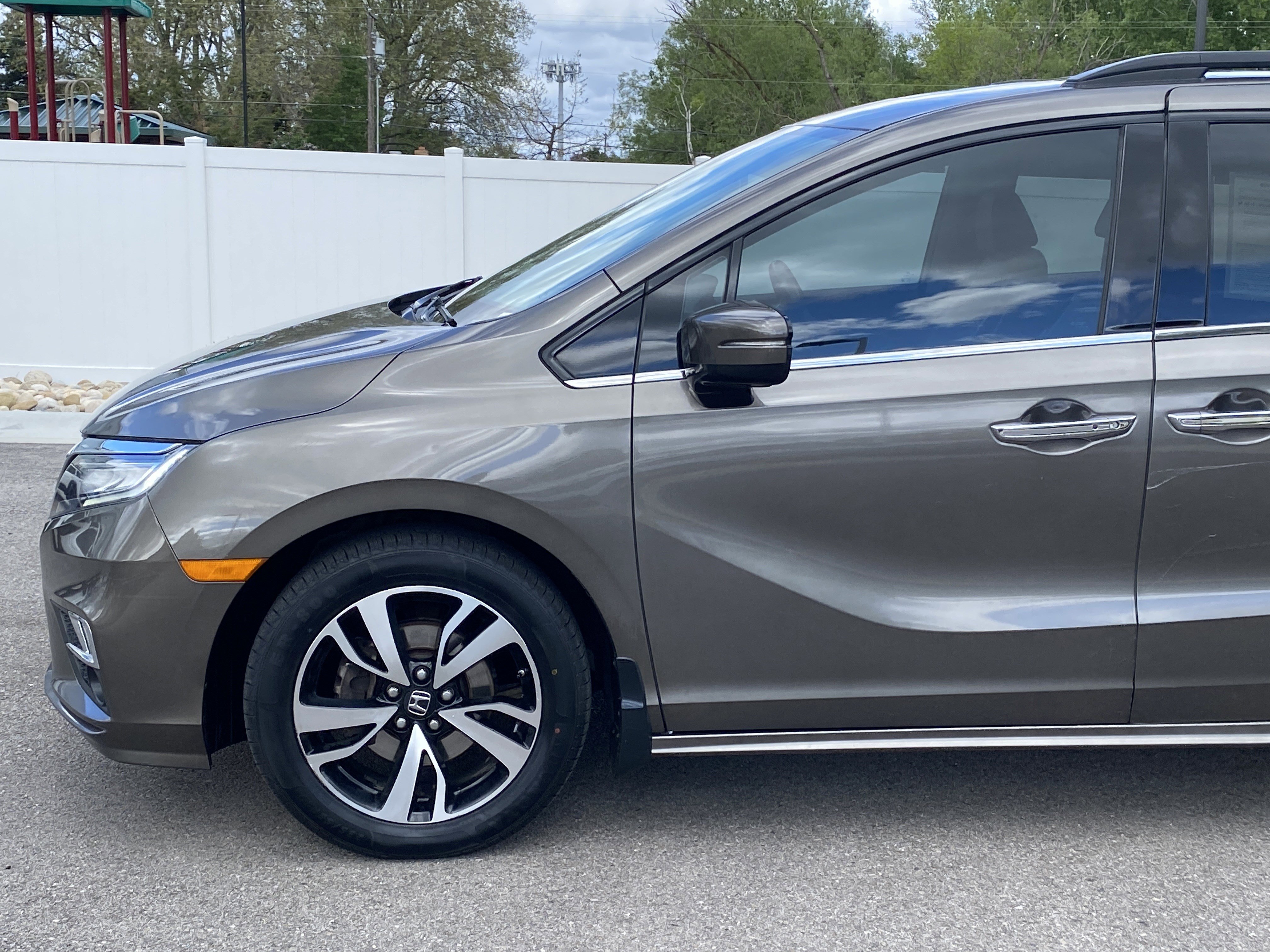 Used 2018 Honda Odyssey Elite image 2