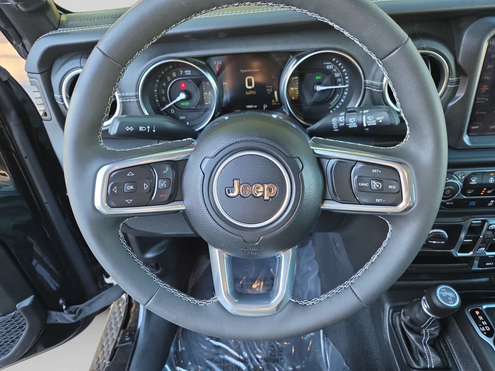 Used 2023 Jeep Wrangler Unlimited Sahara w/ Cold Weather Group AWD/4WD image 11