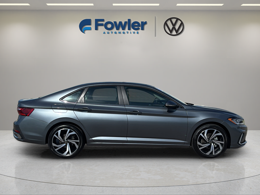 Used 2026 Volkswagen Jetta SEL FWD image 8