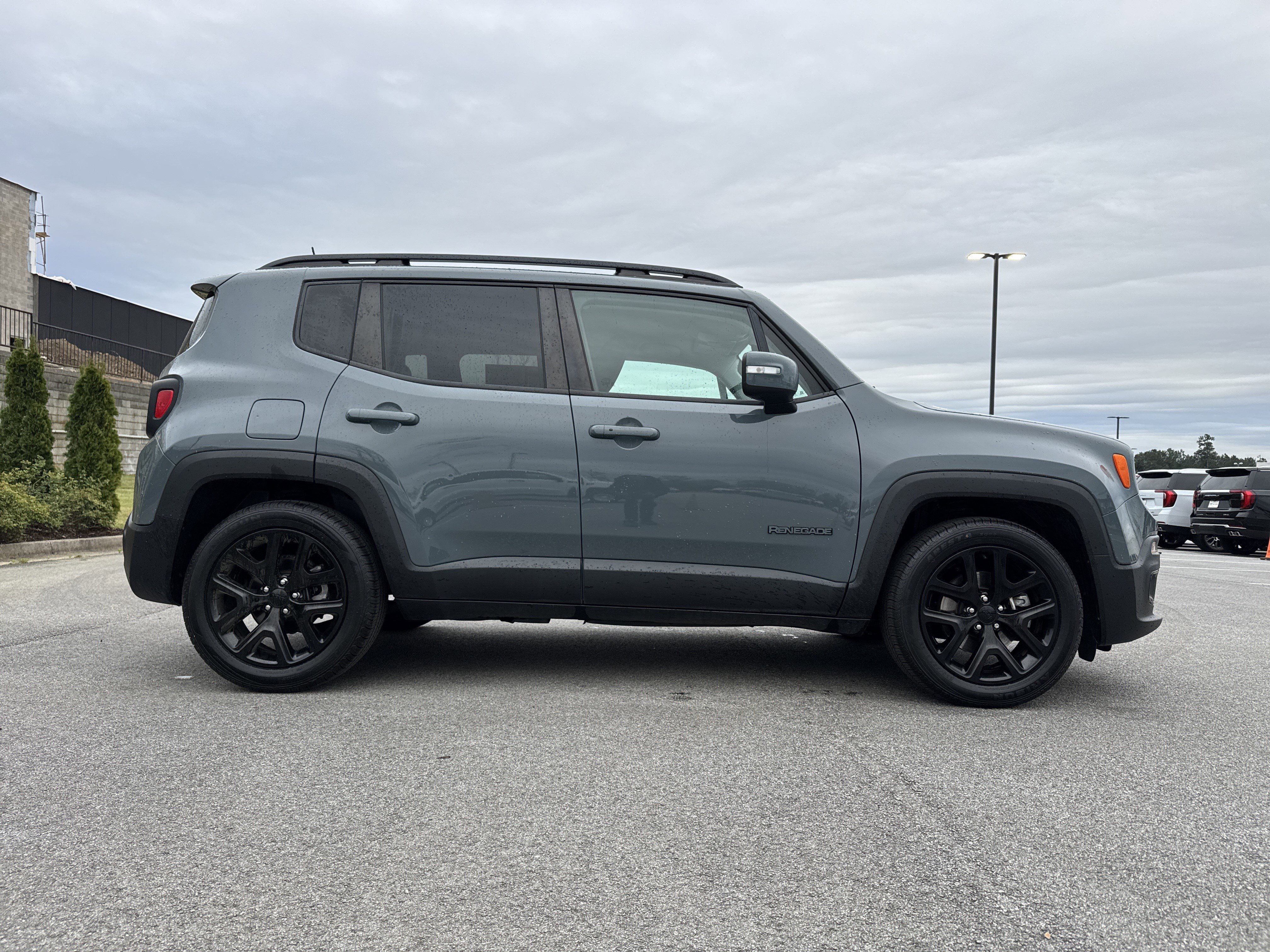 Used 2018 Jeep Renegade Altitude image 11