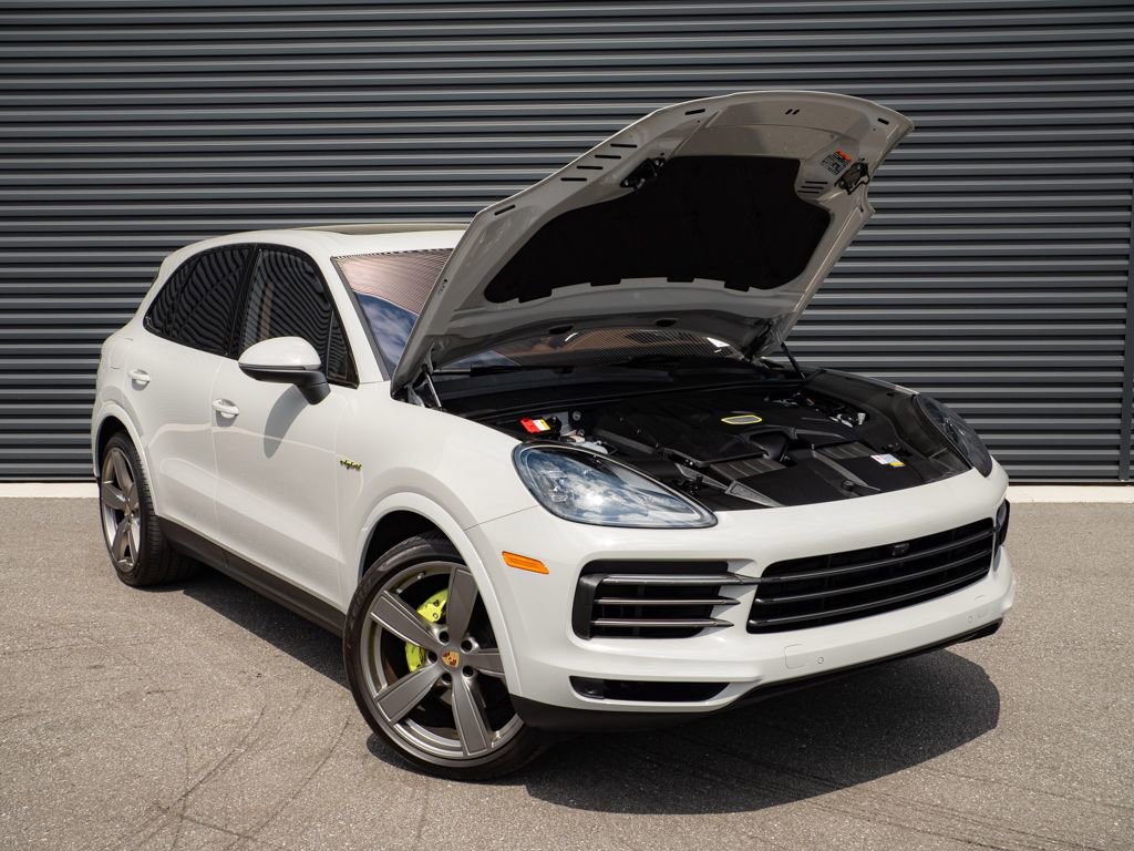 Certified 2023 Porsche Cayenne Platinum Edition image 35