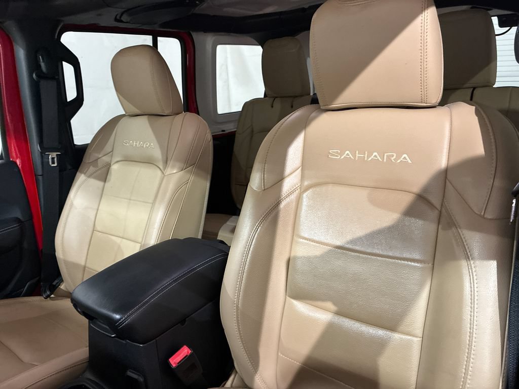 Used 2018 Jeep Wrangler Unlimited Sahara w/ Dual Top Group AWD/4WD image 10