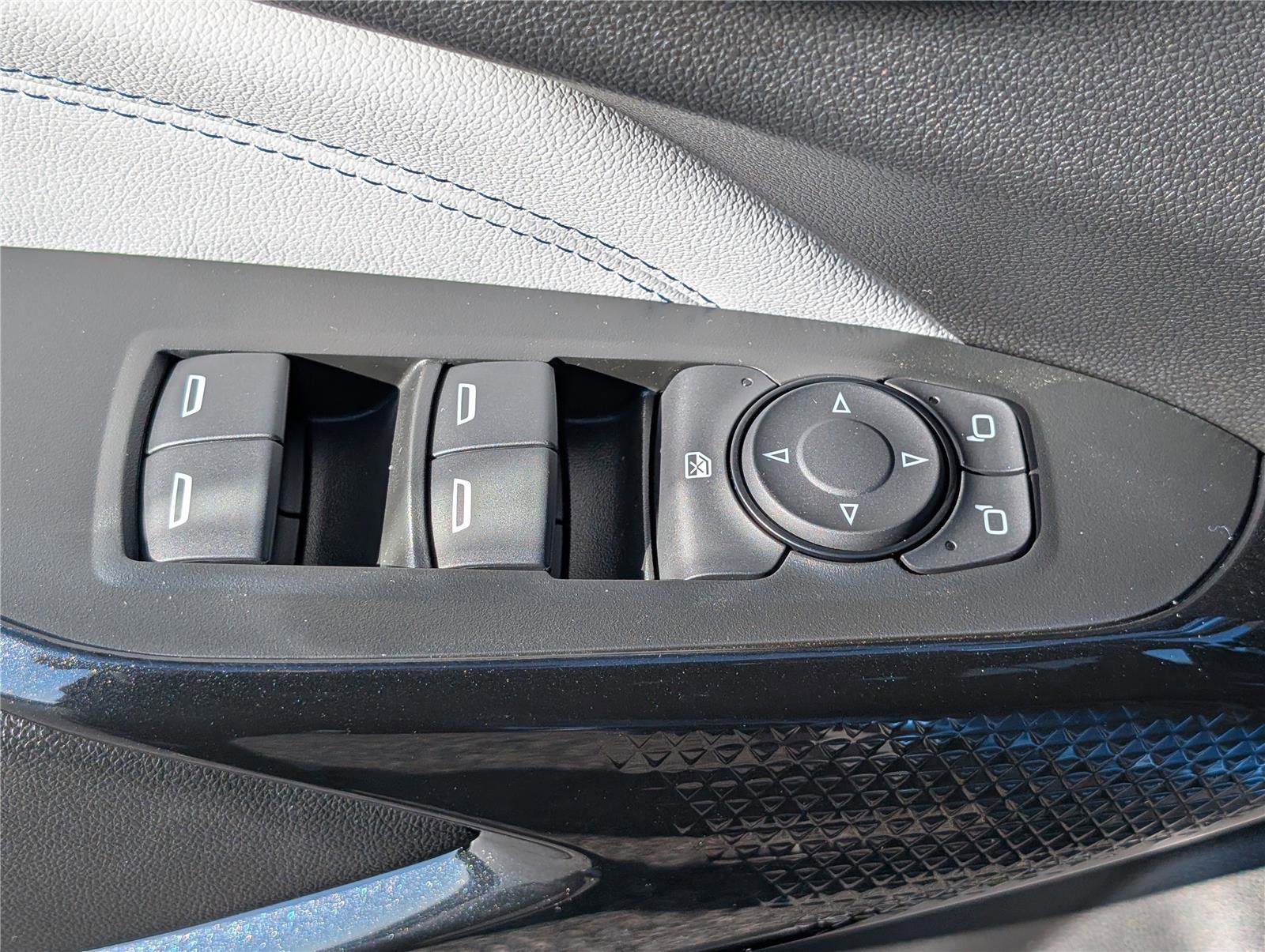 New 2026 Chevrolet Trax LT w/ Sunroof Package image 15