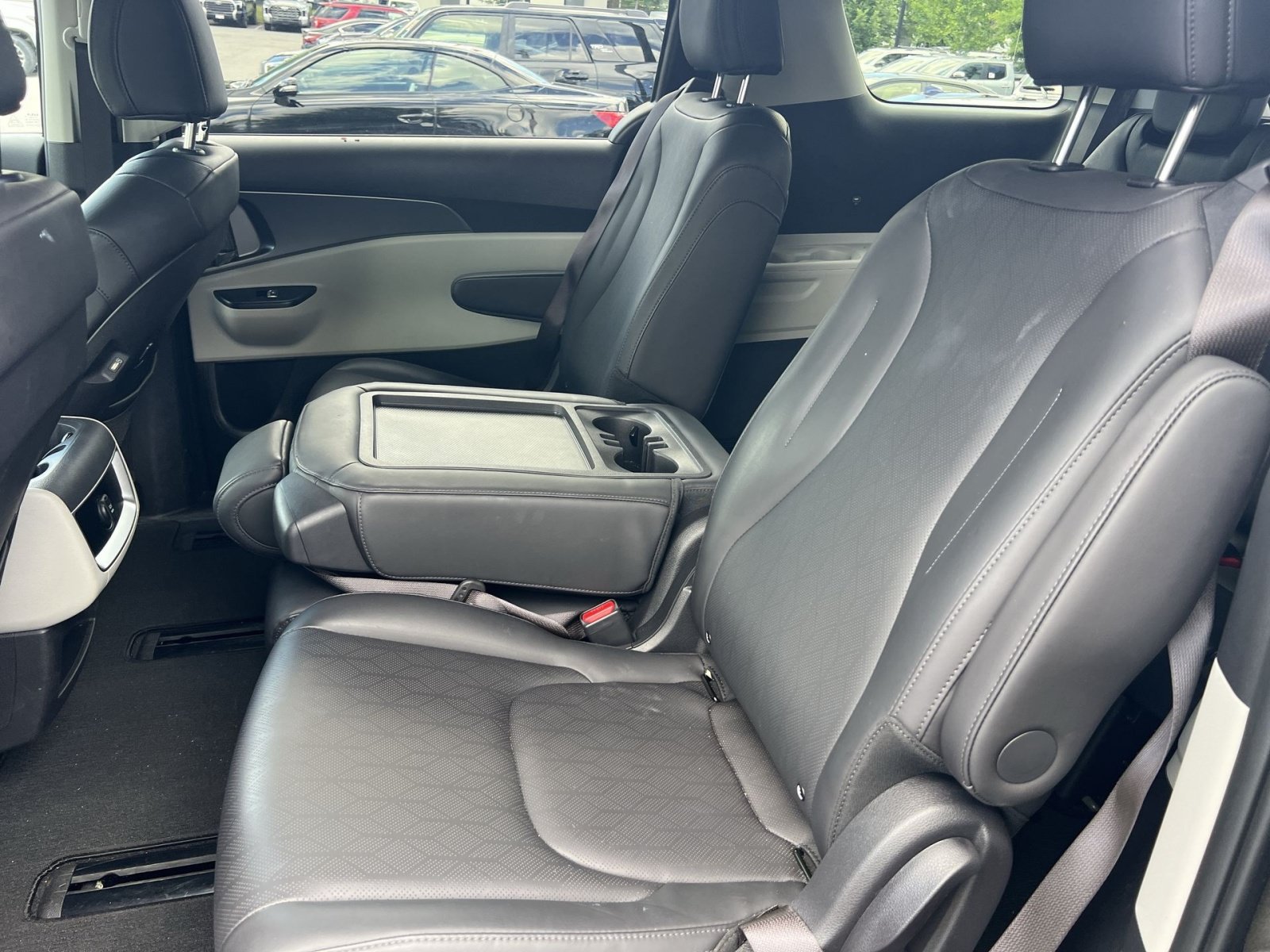 Used 2024 Kia Carnival LX FWD image 22