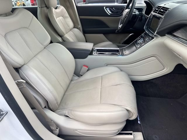 Used 2018 Lincoln Continental Select w/ Continental Climate Package FWD image 11
