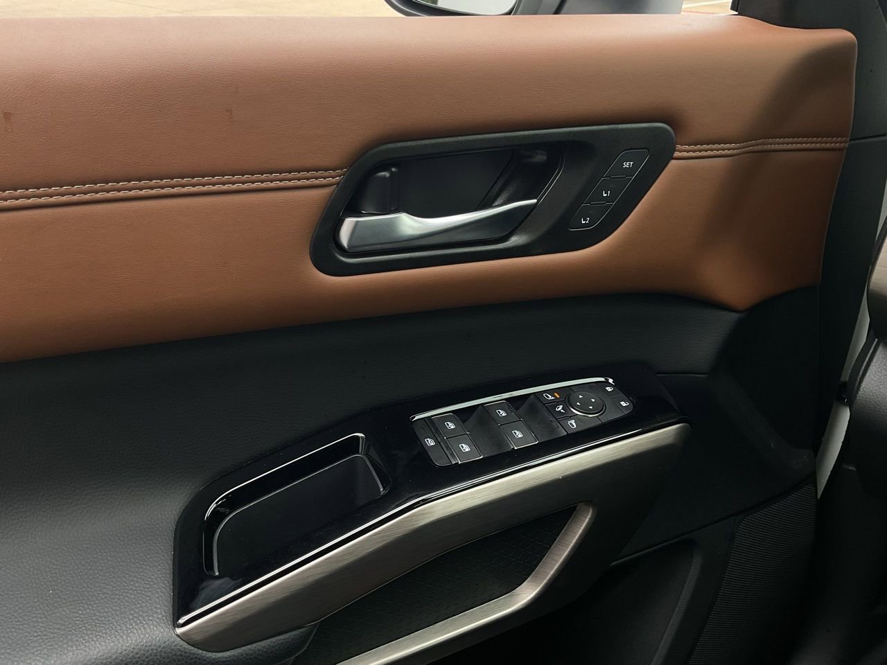 Used 2024 Nissan Pathfinder Platinum w/ Cargo Package AWD/4WD image 22