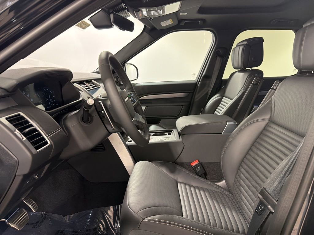 New 2026 Land Rover Discovery Dynamic SE image 11