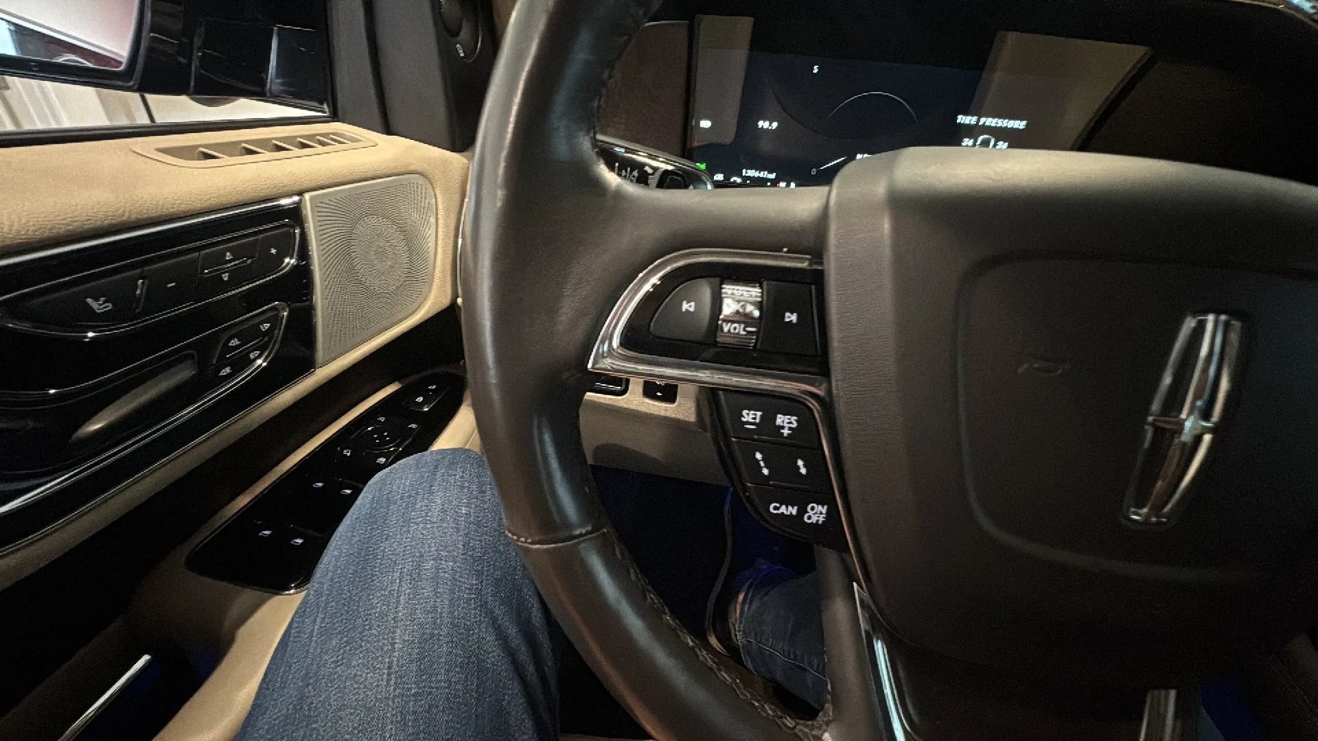 Used 2019 Lincoln Navigator L Reserve w/ Cargo Package AWD/4WD image 44