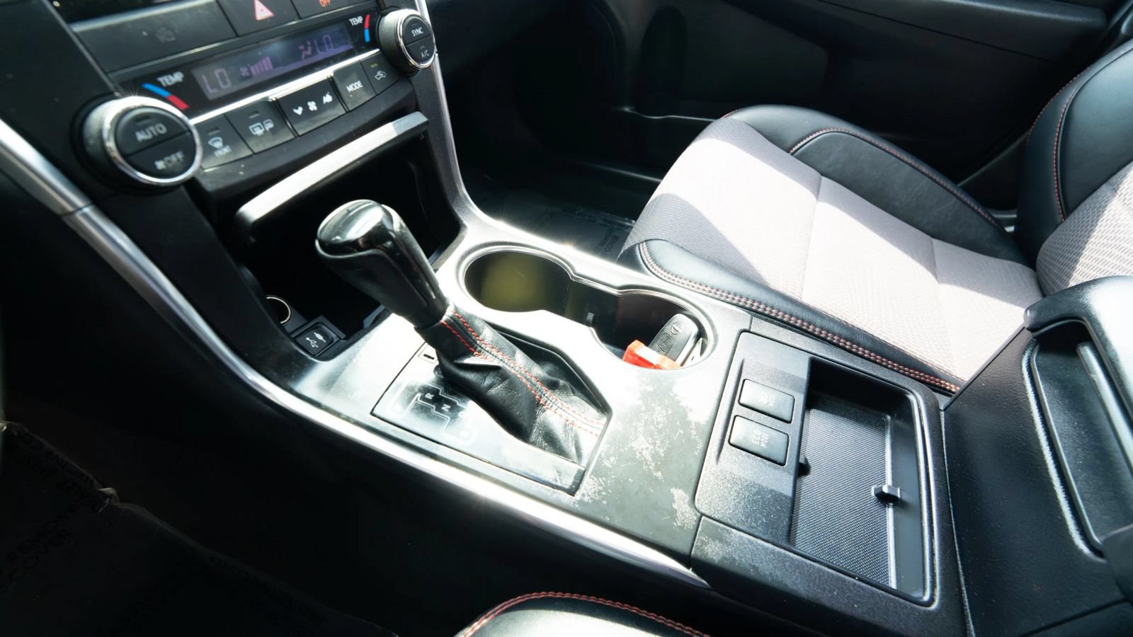 Used 2016 Toyota Camry SE FWD image 36