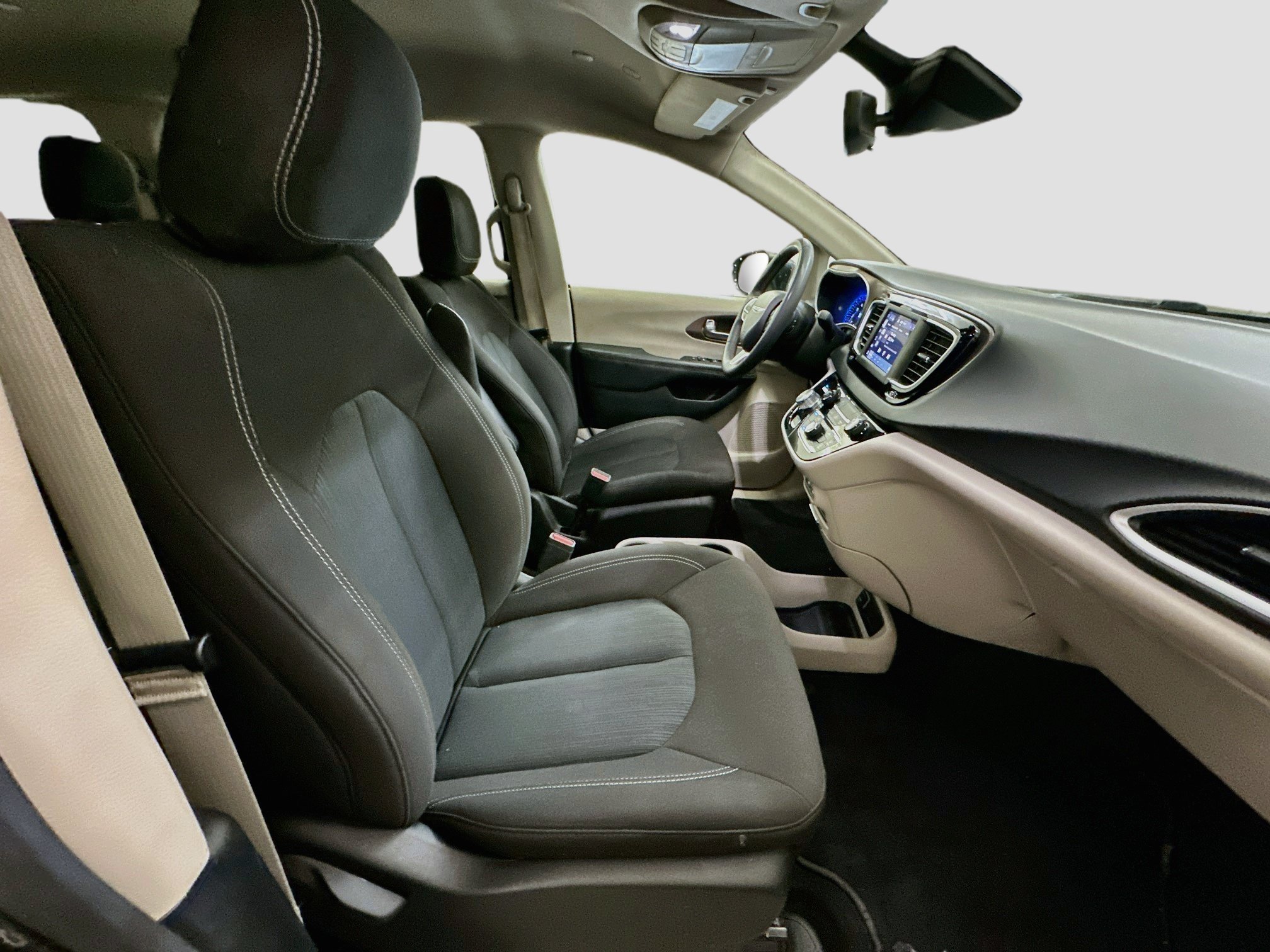 Used 2023 Chrysler Voyager LX FWD image 33