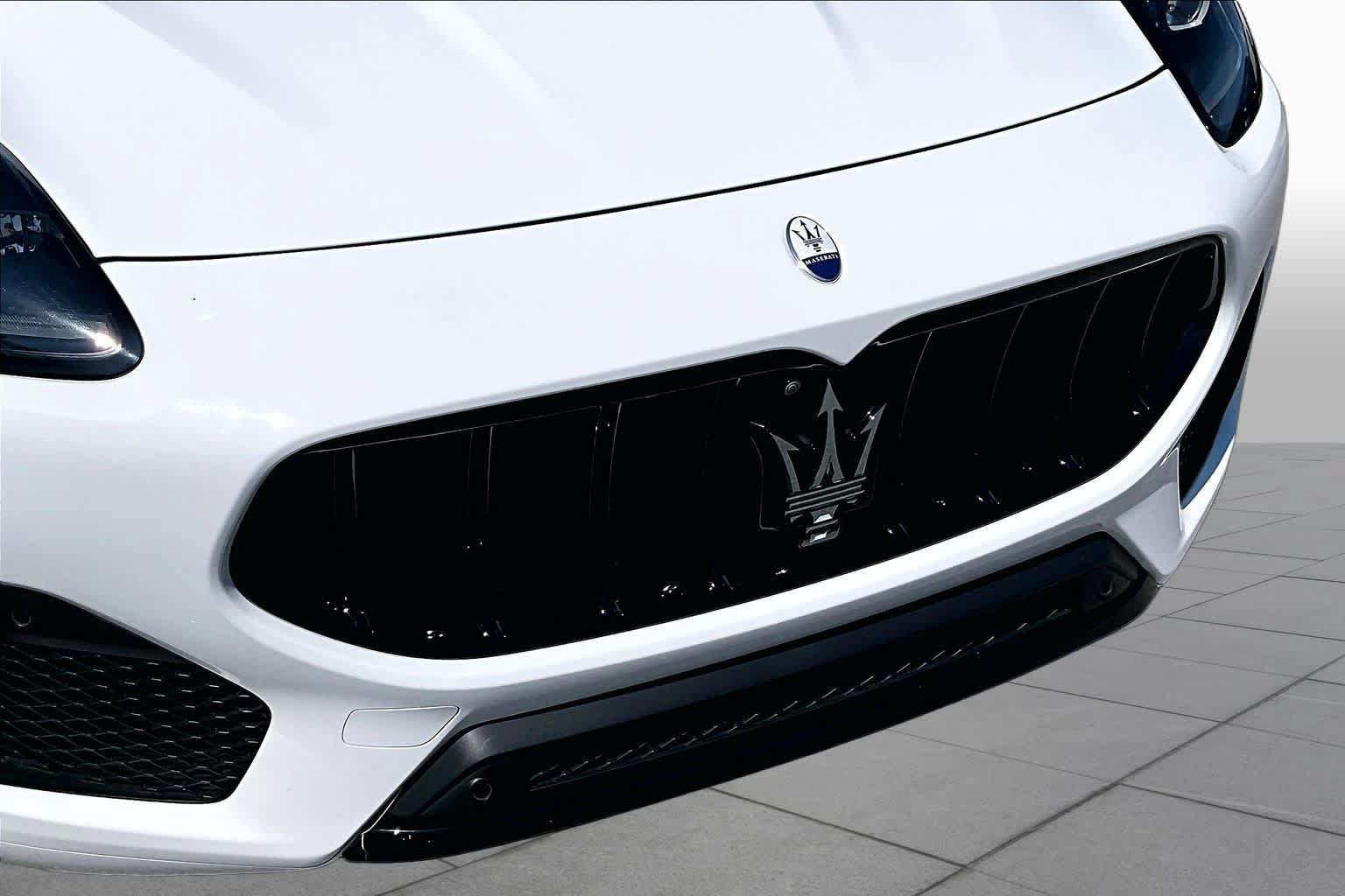 Used 2023 Maserati Grecale Modena AWD/4WD image 31