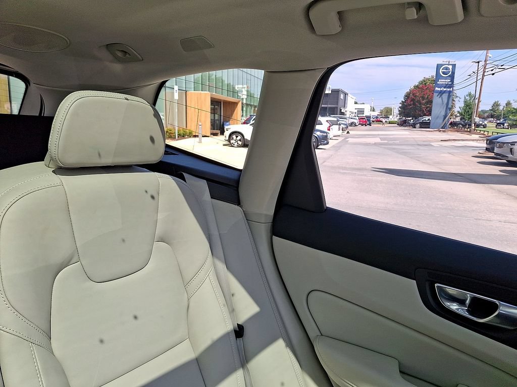 Used 2023 Volvo XC60 T8 Ultimate w/ Protection Package AWD/4WD image 14