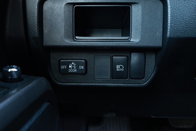 Used 2018 Toyota Tacoma SR5 RWD image 15
