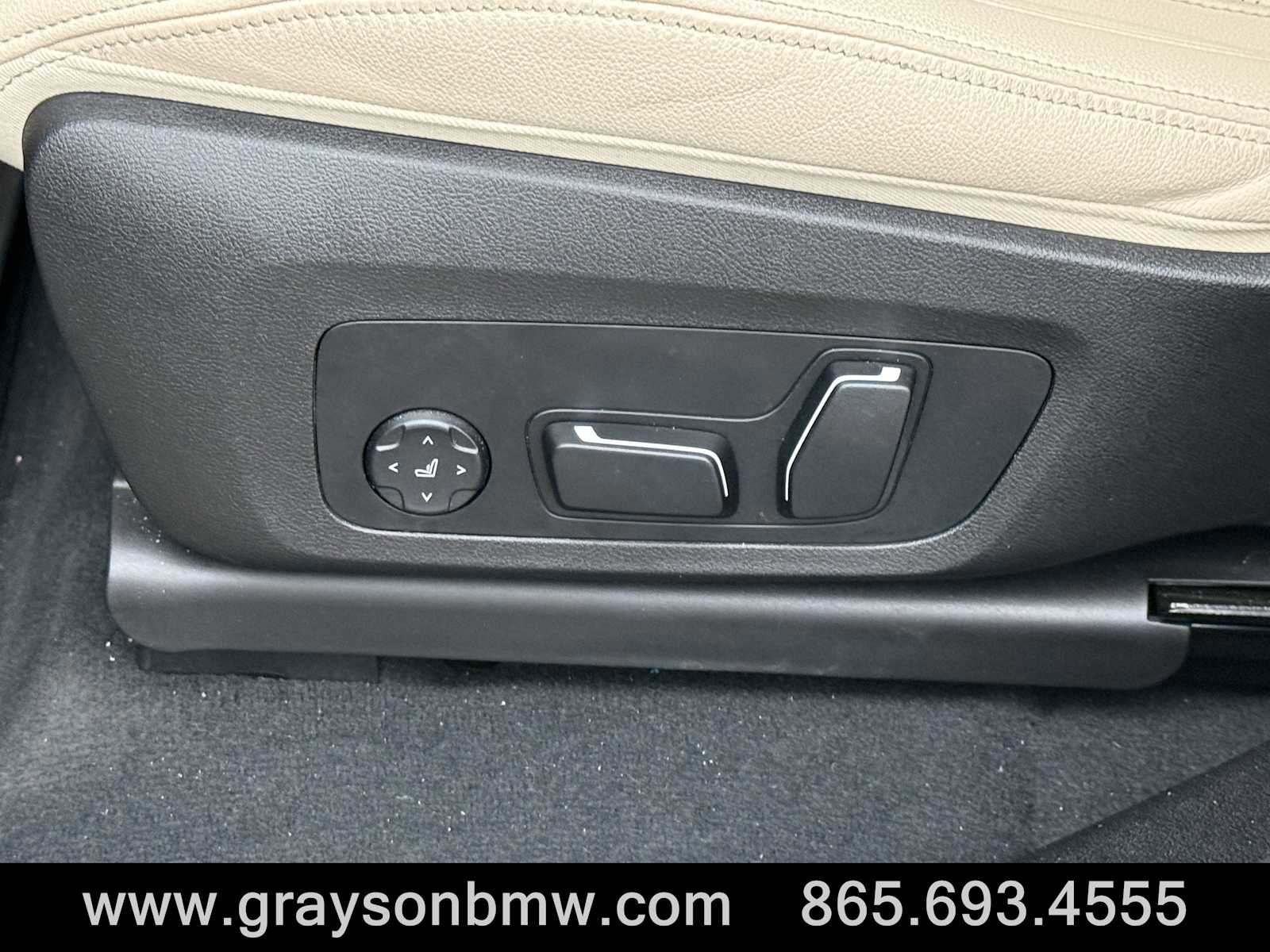 Used 2025 BMW X4 M40i w/ Premium Package image 11