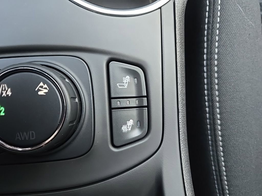 Used 2024 GMC Terrain SLE w/ Driver Convenience Package image 27