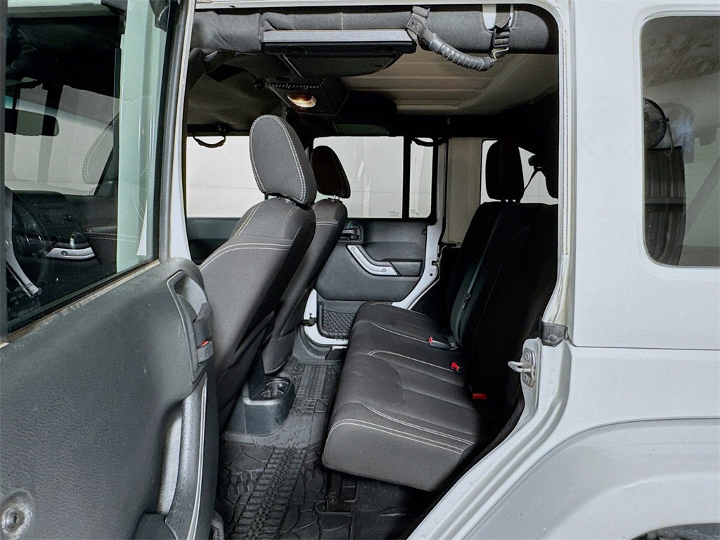 Used 2018 Jeep Wrangler Unlimited Sahara w/ Connectivity Group image 19