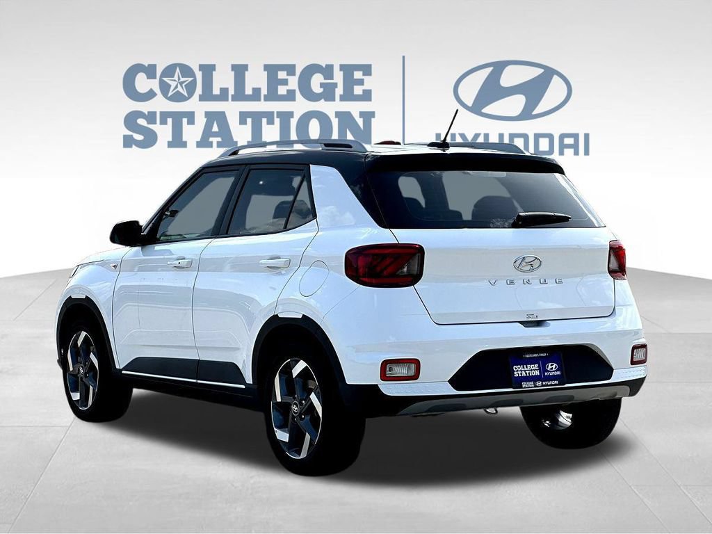 Used 2026 Hyundai Venue SEL FWD image 8