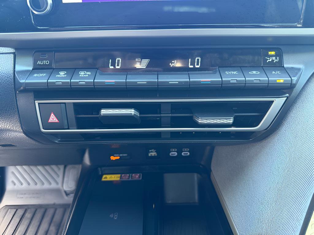 Used 2025 Toyota Camry LE image 28