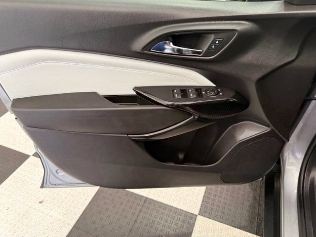 Used 2025 Chevrolet Trax LT FWD image 13