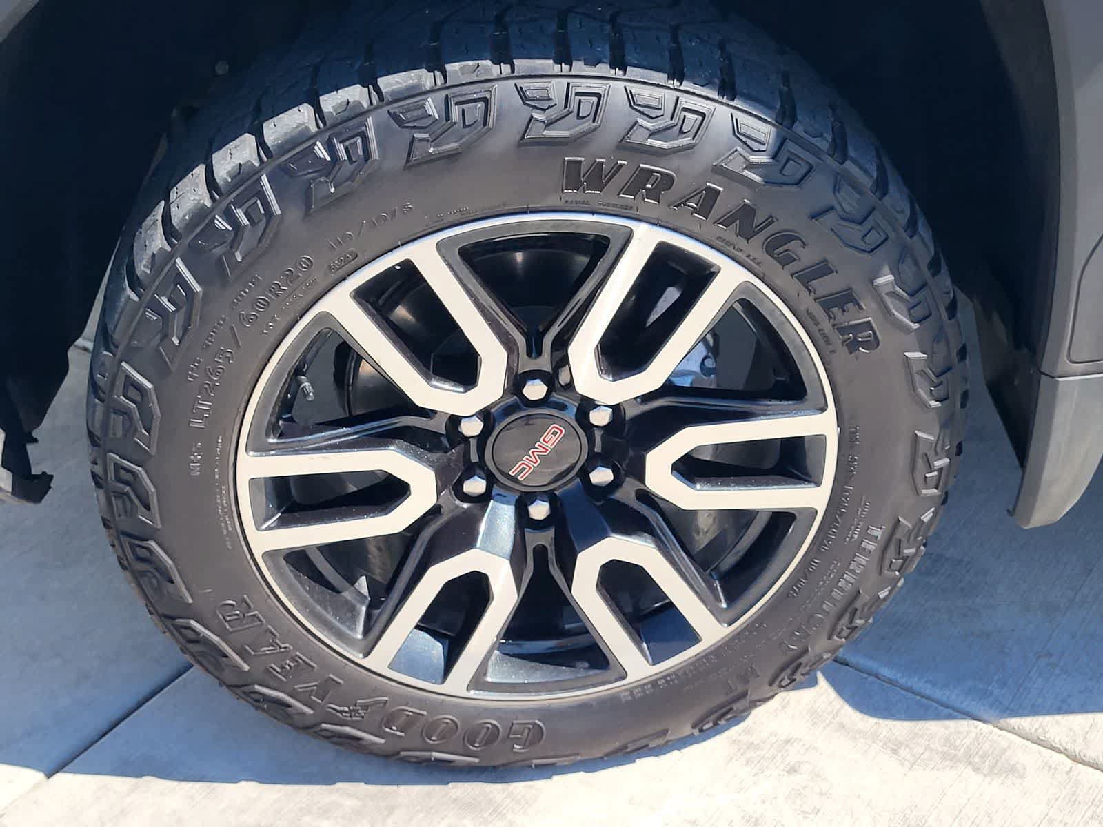 Used 2024 GMC Sierra 1500 AT4 w/ Technology Package AWD/4WD image 9