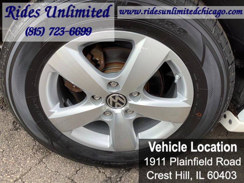 Used 2010 Volkswagen Routan SEL Premium FWD image 21