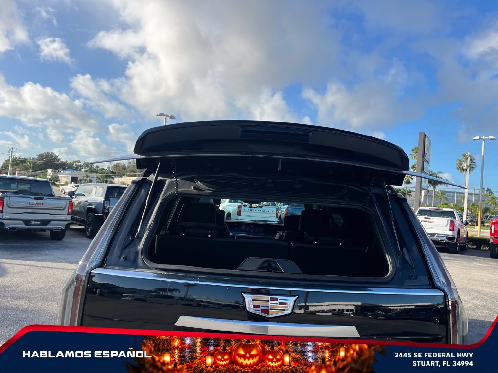Used 2025 Cadillac Escalade Premium Luxury AWD/4WD image 10