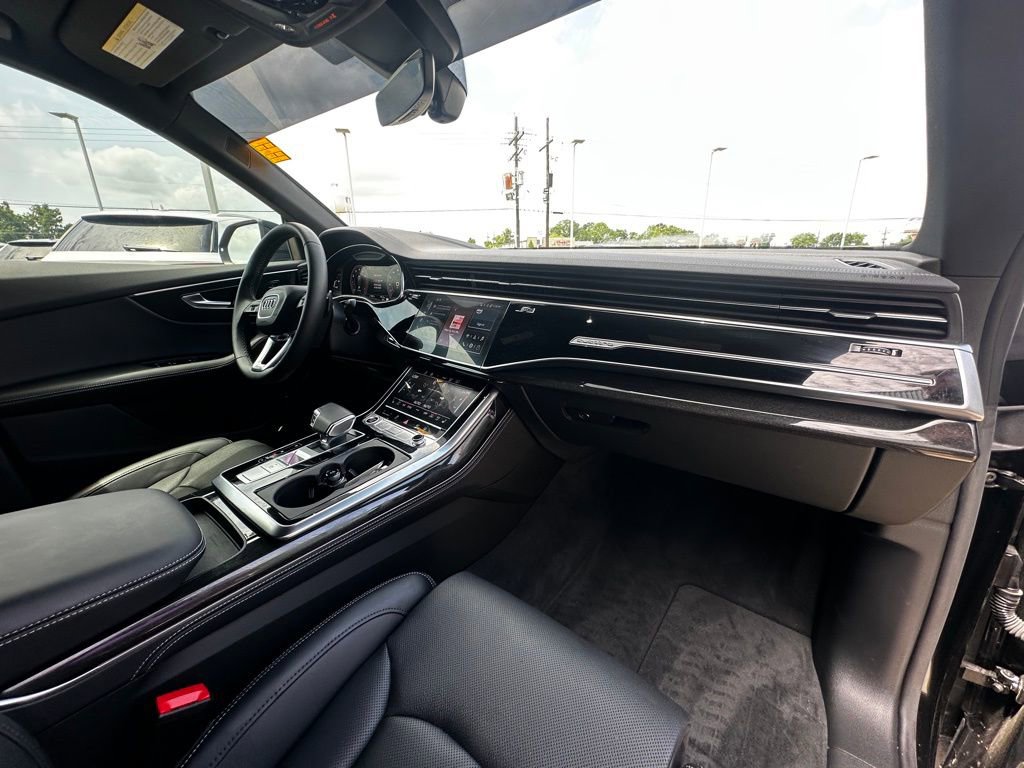 Used 2025 Audi Q8 Prestige AWD/4WD image 29
