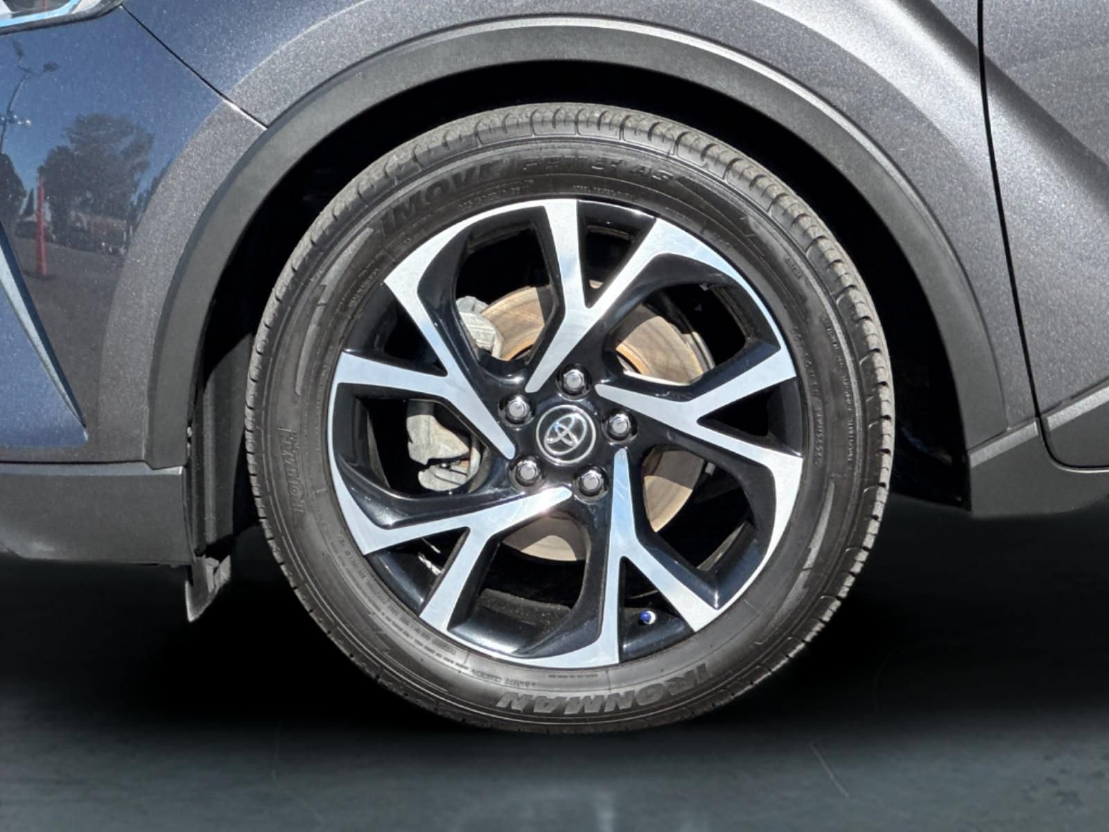 Used 2018 Toyota C-HR XLE FWD image 25