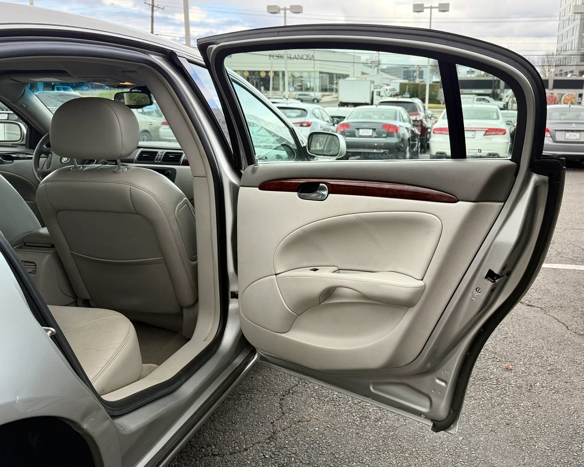 Used 2008 Buick Lucerne CXL w/ Driver Confidence Package image 26