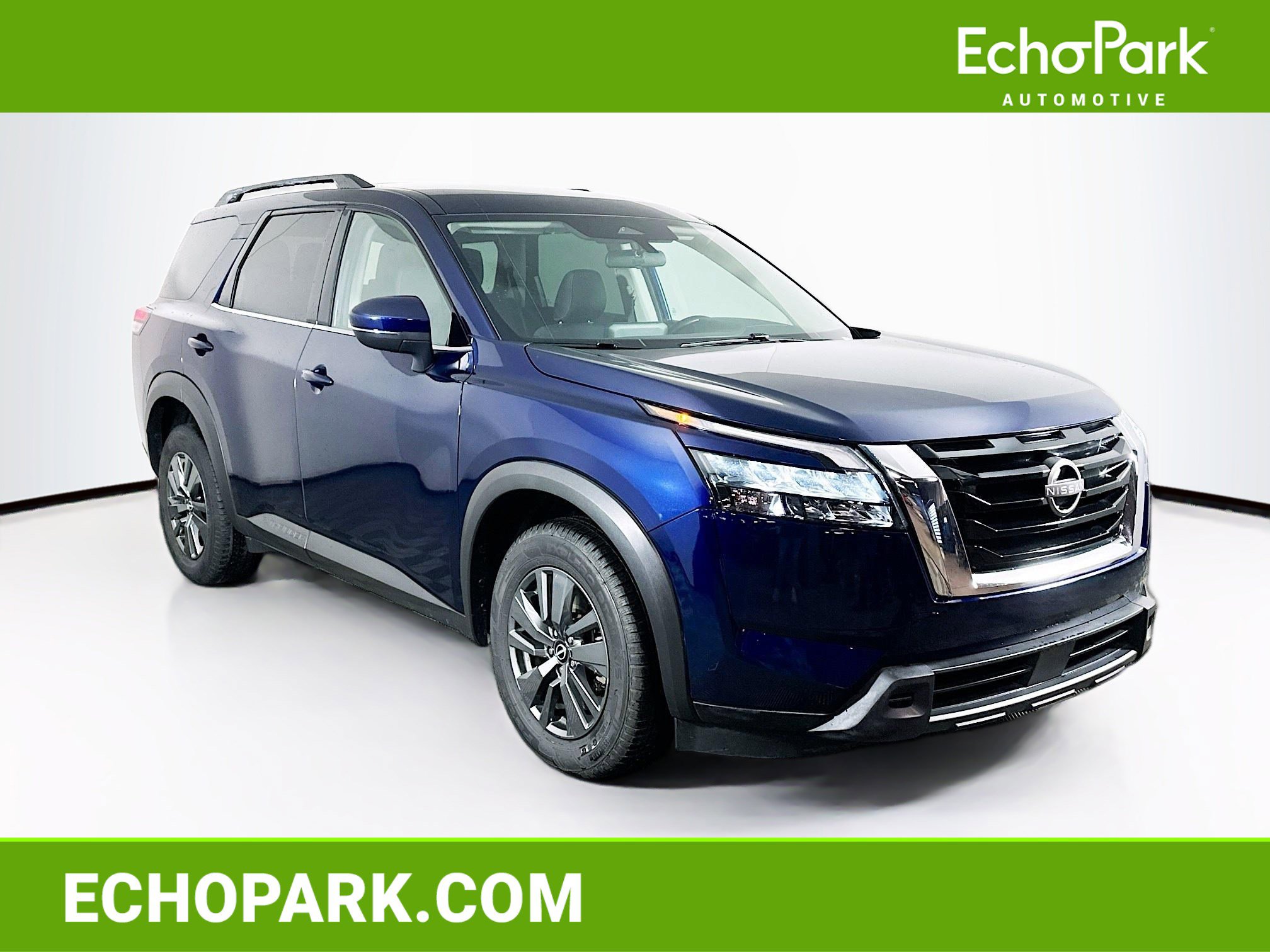 Used 2024 Nissan Pathfinder SV image 1