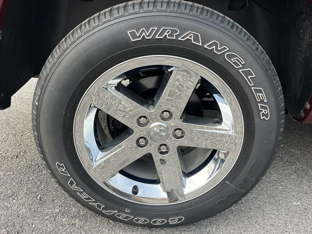 Used 2017 RAM 1500 Express AWD/4WD image 12