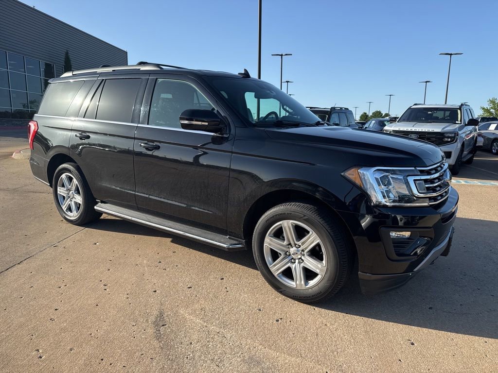 Used 2019 Ford Expedition XLT w/ Equipment Group 202A AWD/4WD image 2