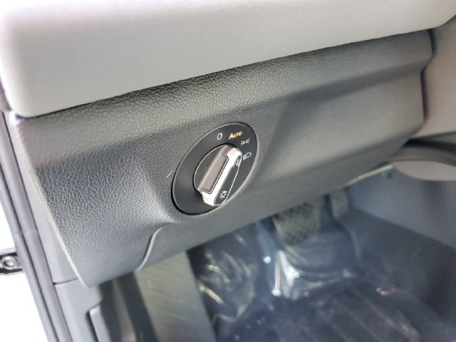 New 2027 Volkswagen Jetta SE FWD image 17