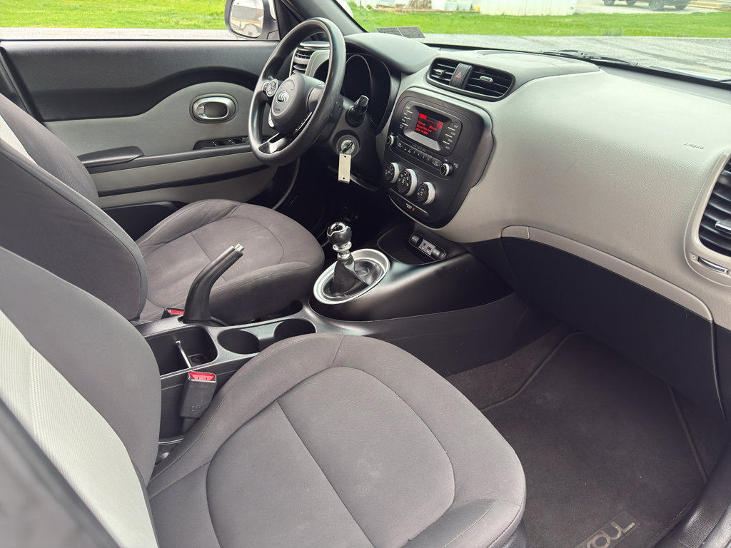 Used 2015 Kia Soul FWD image 26