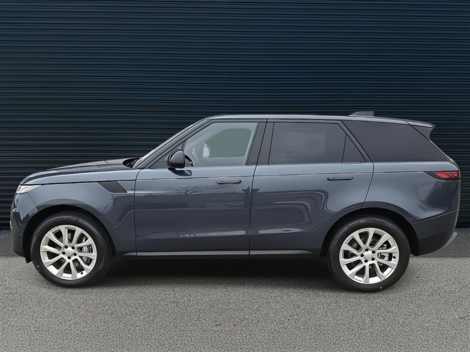 Certified 2025 Land Rover Range Rover Sport AWD/4WD image 3