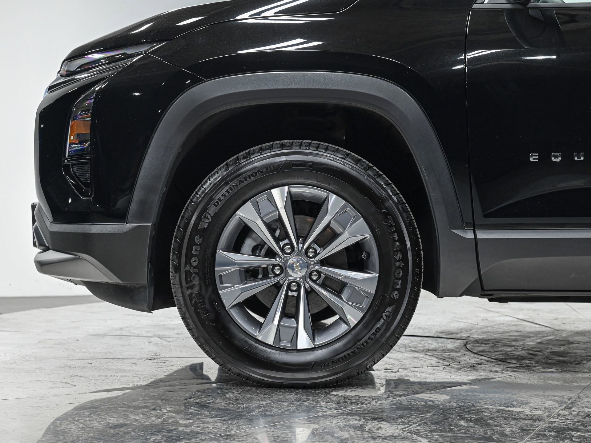 Used 2025 Chevrolet Equinox LT FWD image 3